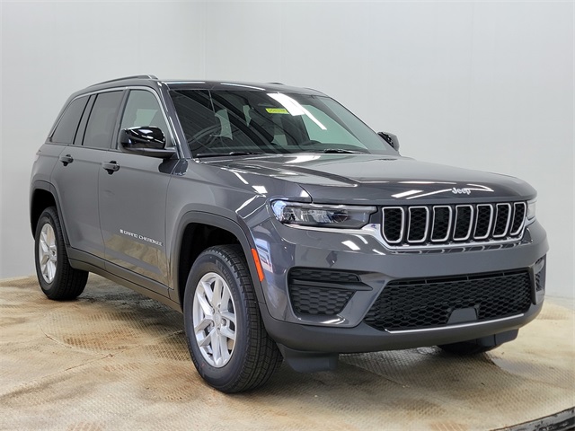 2025 Jeep Grand Cherokee Laredo X photo 2
