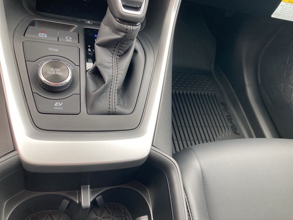 2025 Toyota RAV4 XLE photo 20