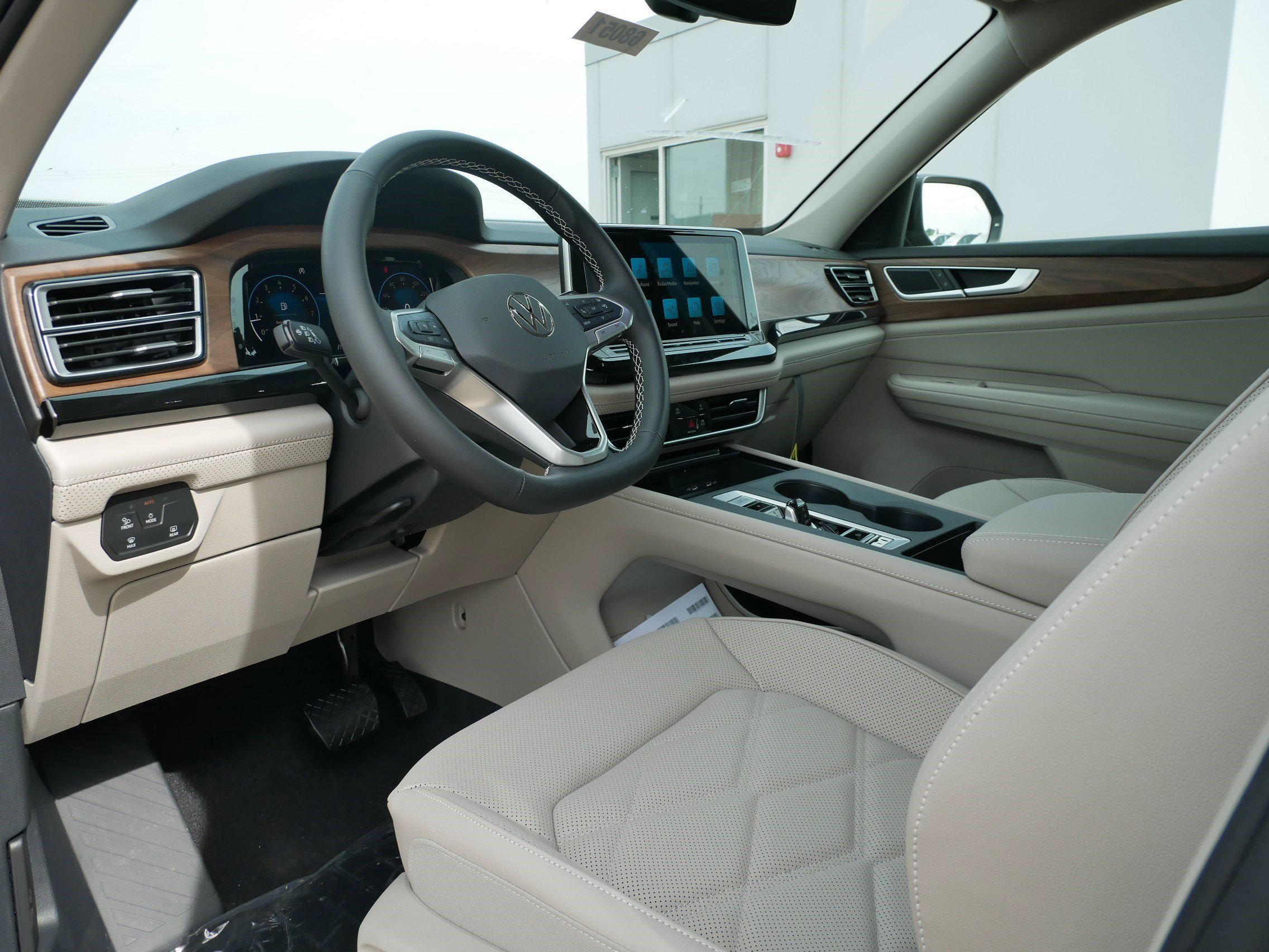 2026 Volkswagen Atlas SE photo 2
