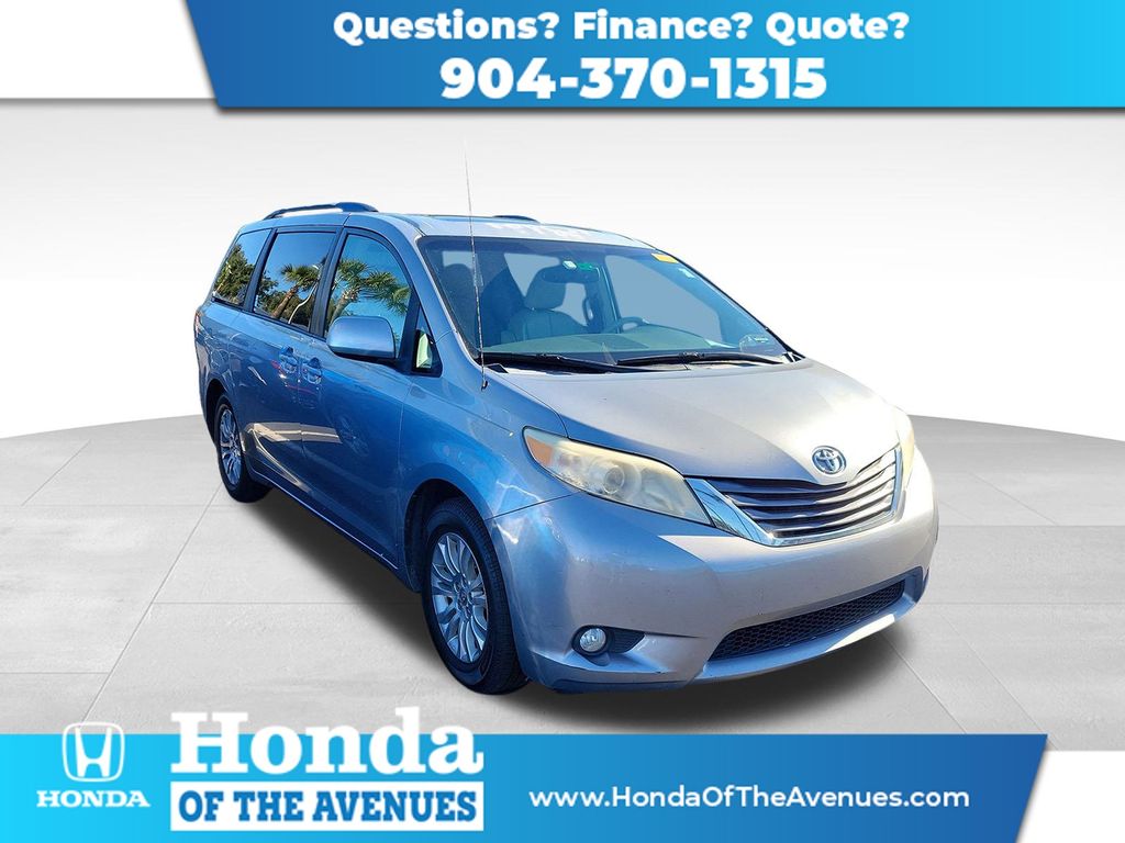 2011 Toyota Sienna XLE