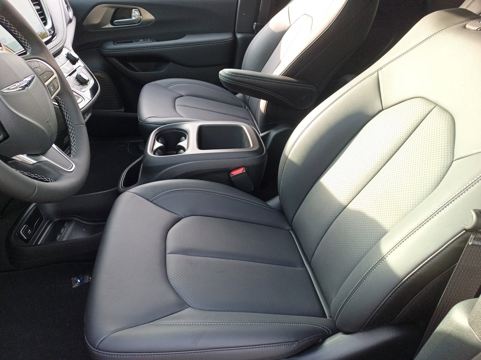 2026 Chrysler Pacifica photo 20