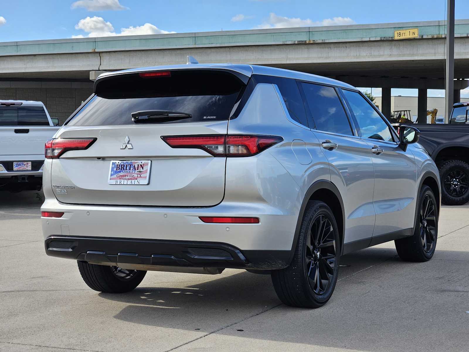 2022 Mitsubishi Outlander Black Edition photo 8