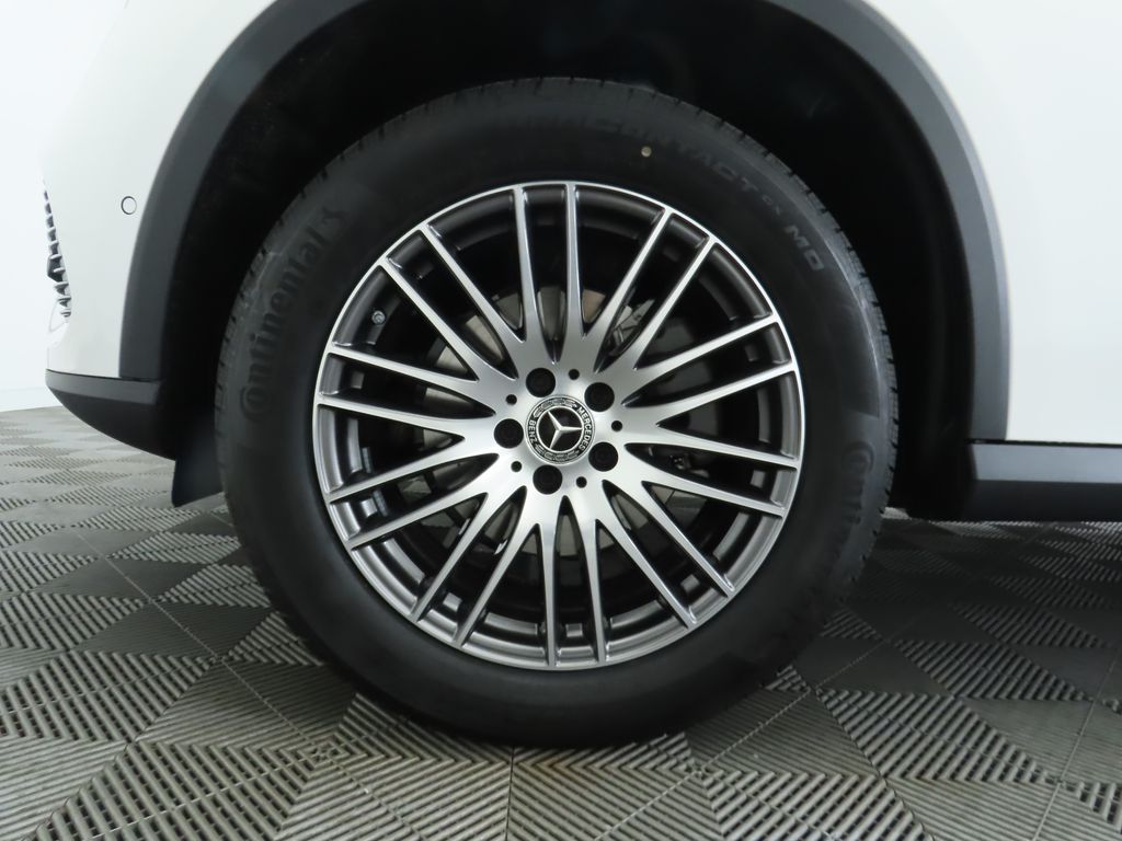 2025 Mercedes Benz GLC 300 photo 29
