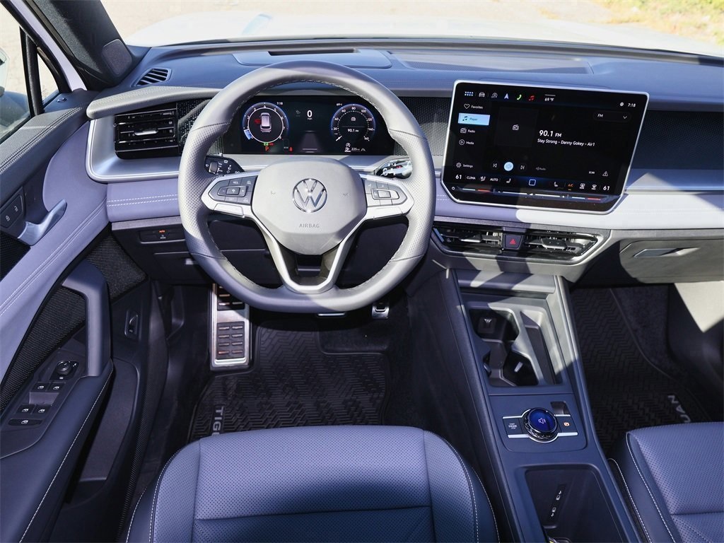 2025 Volkswagen Tiguan SE R-Line Black photo 17