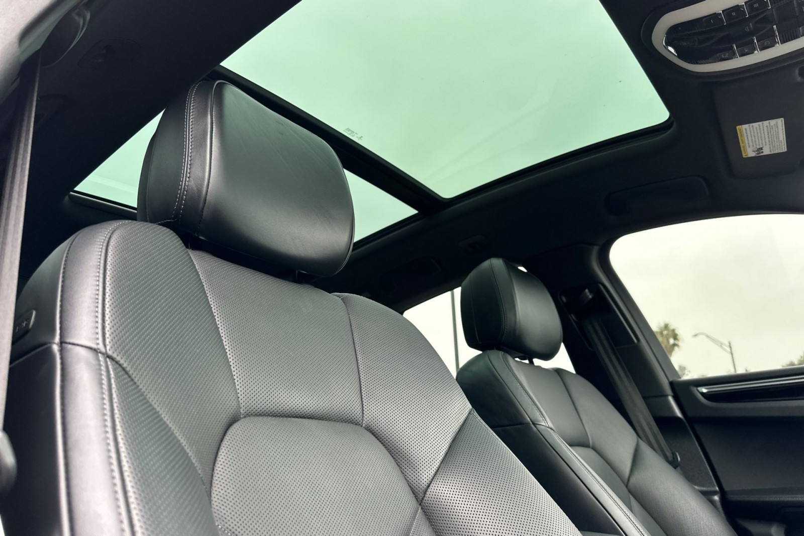 2020 Porsche Macan photo 20