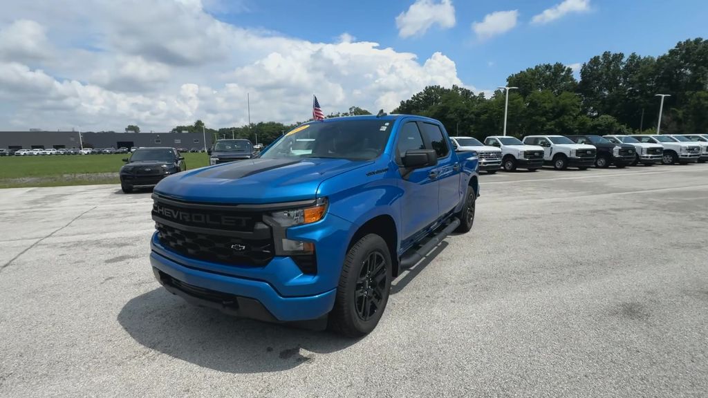 2022 Chevrolet Silverado 1500 Custom photo 3