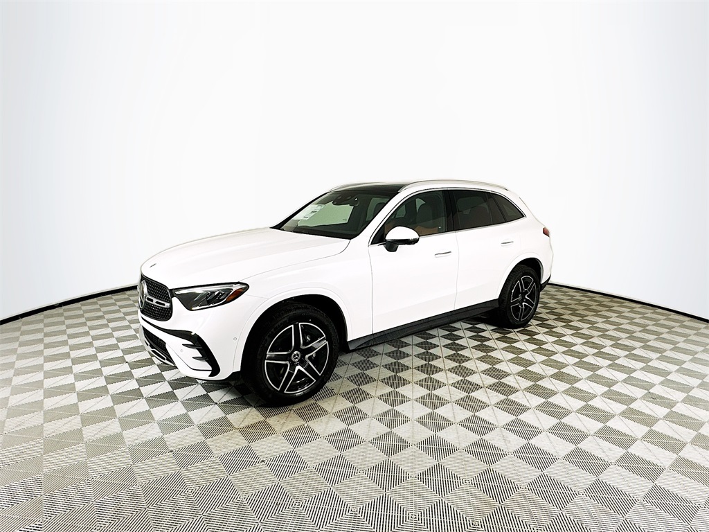 2026 Mercedes Benz GLC 300 4MATIC photo 3