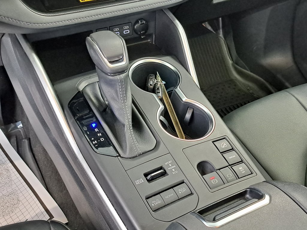 2023 Toyota Highlander L photo 17