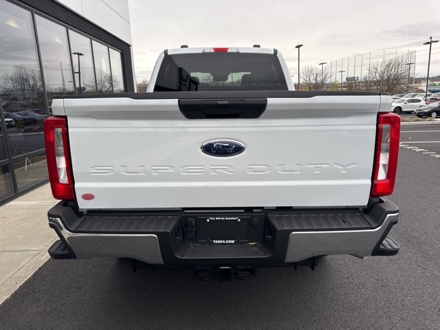 2025 Ford F-350 XLT photo 3