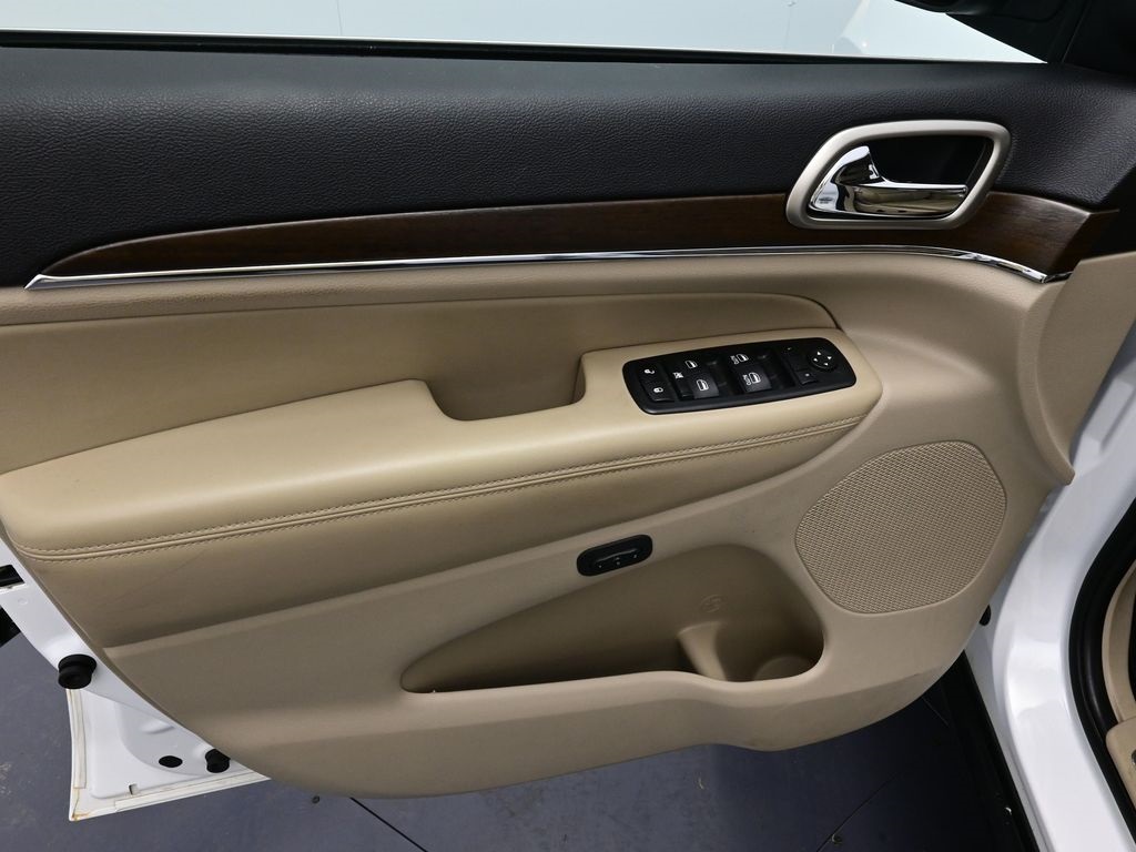 2015 Jeep Grand Cherokee Limited photo 8