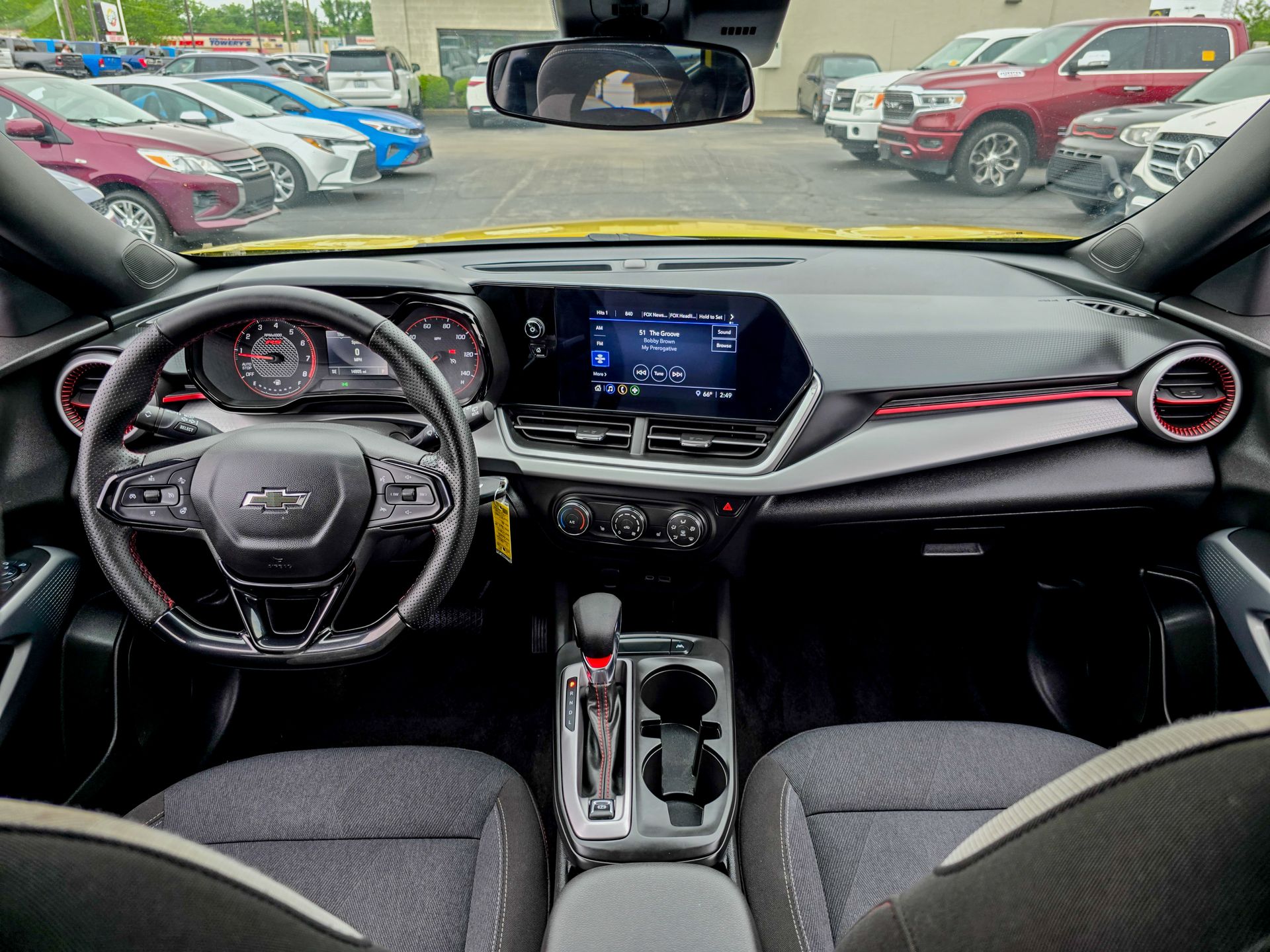 2025 Chevrolet Trax photo 2