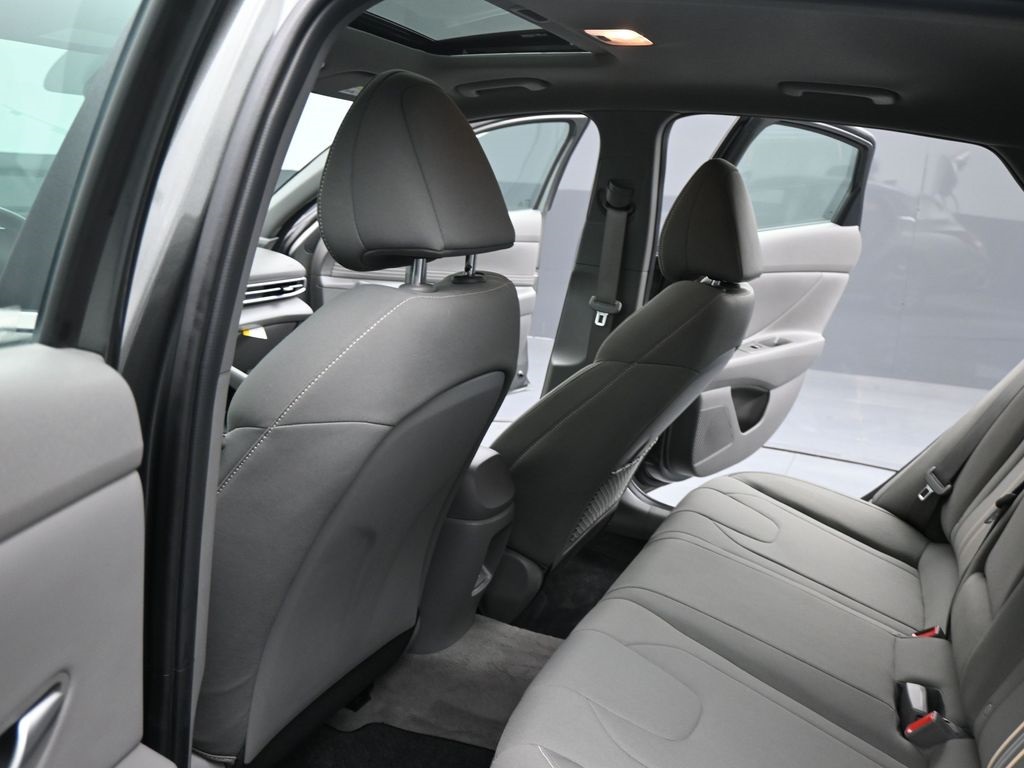 2025 Hyundai Elantra SEL Convenience photo 17