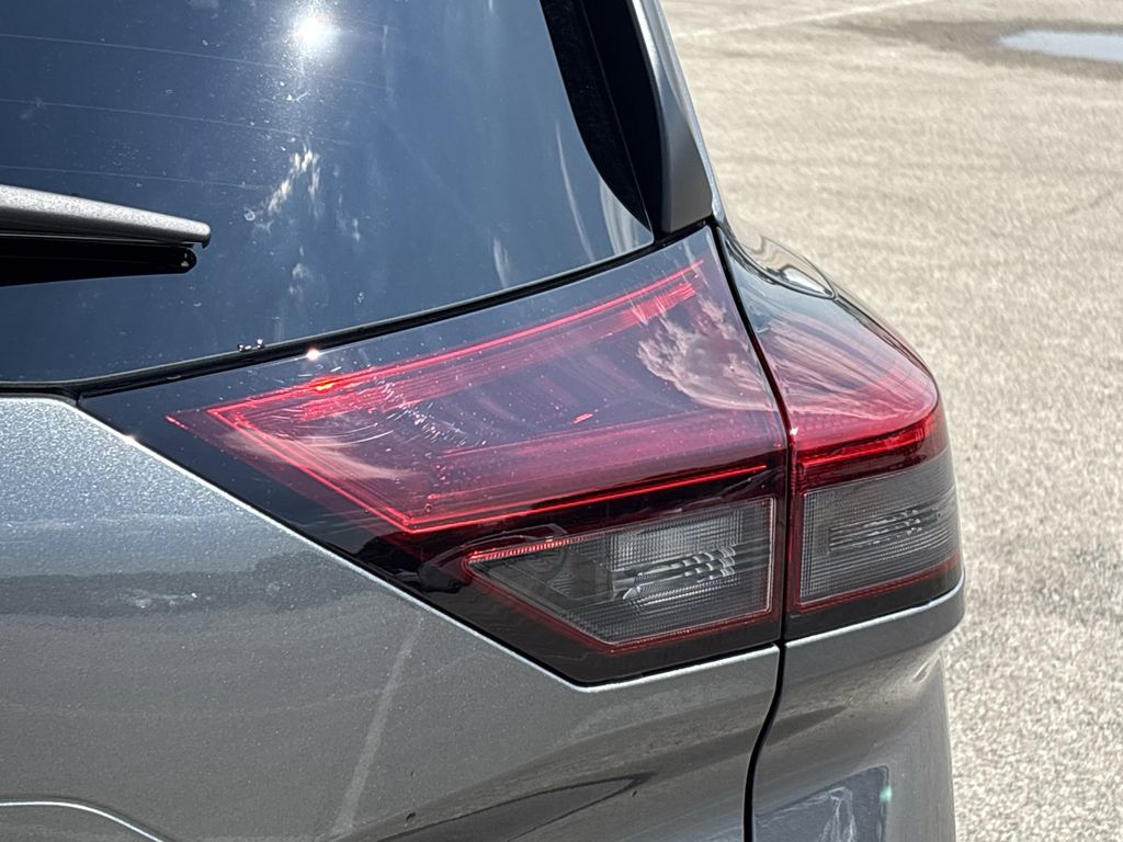 2026 Nissan Rogue SV photo 3