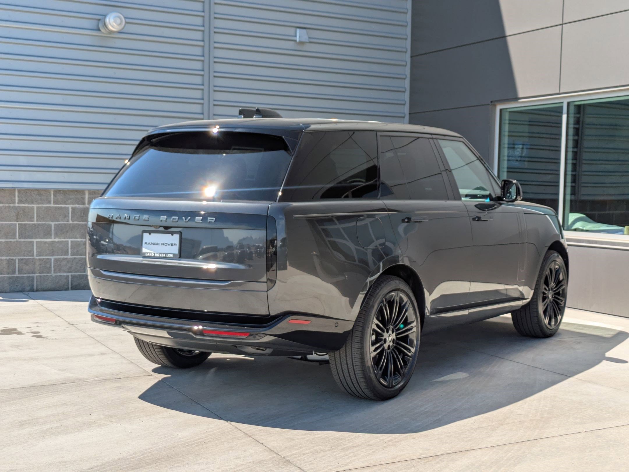 2025 Land Rover Range Rover SE photo 4