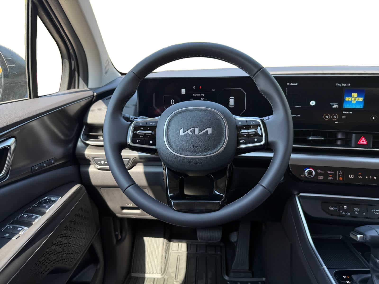 2026 Kia Carnival SX photo 12