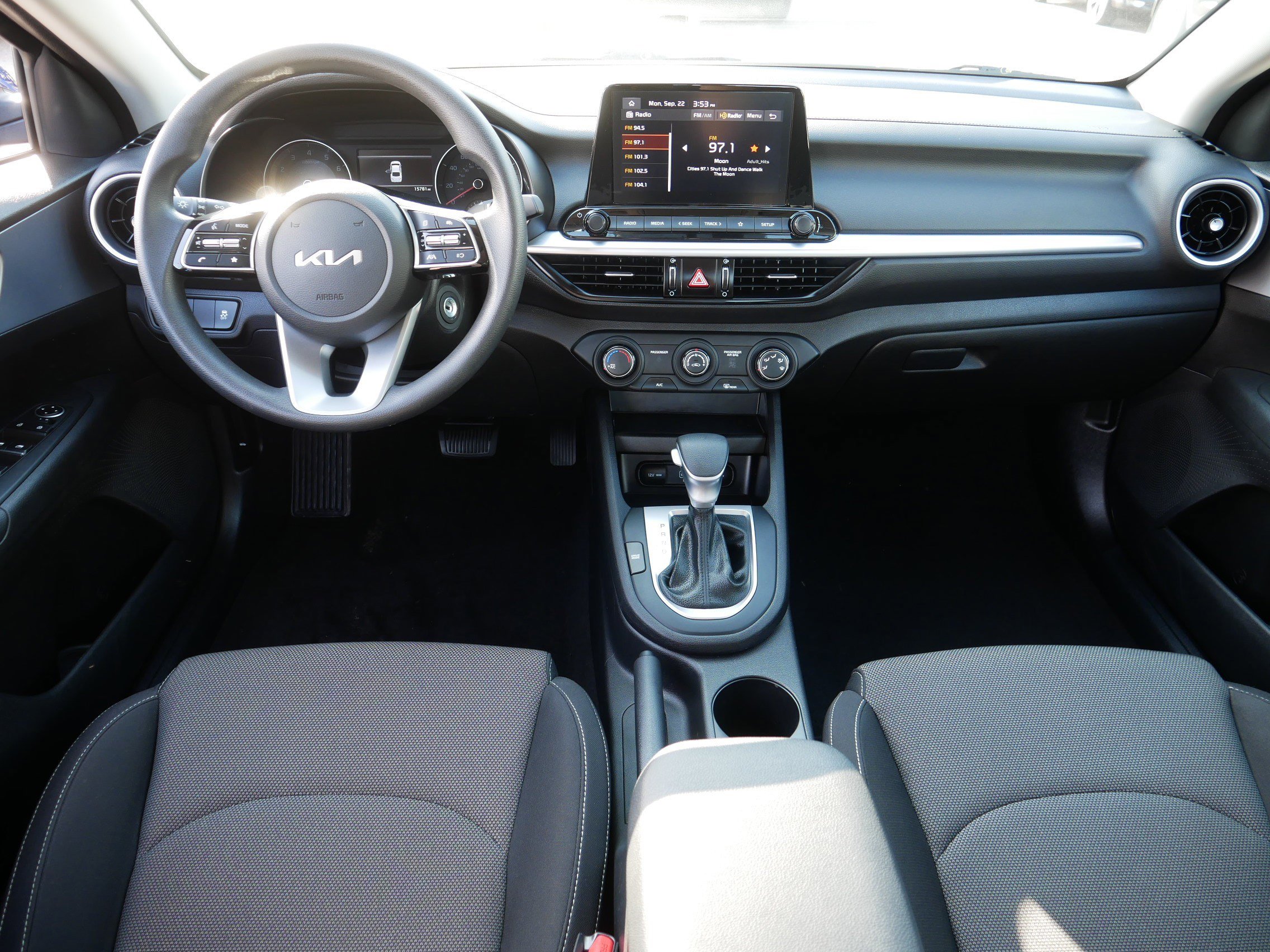 2023 Kia Forte LXS photo 10