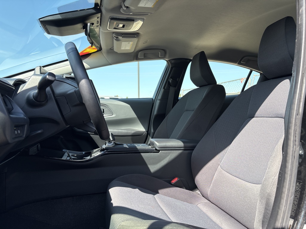 2024 Toyota Prius LE photo 9