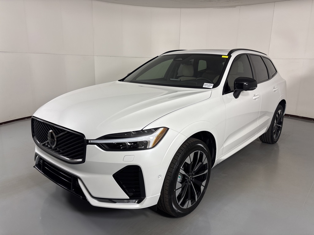 2026 Volvo XC60 B5 Plus photo 4