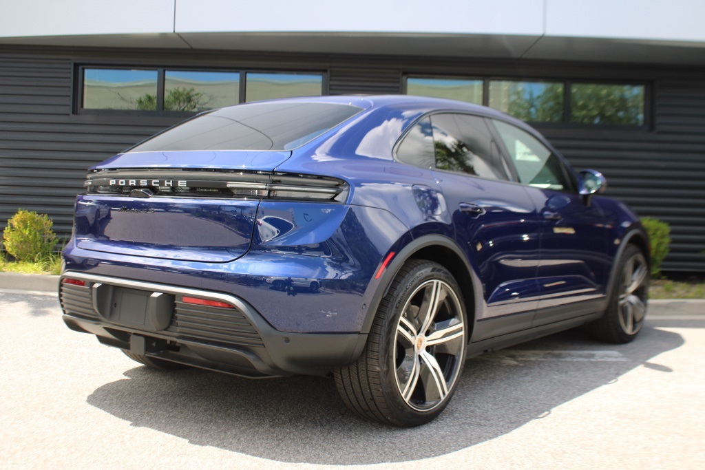2025 Porsche Macan Electric photo 7