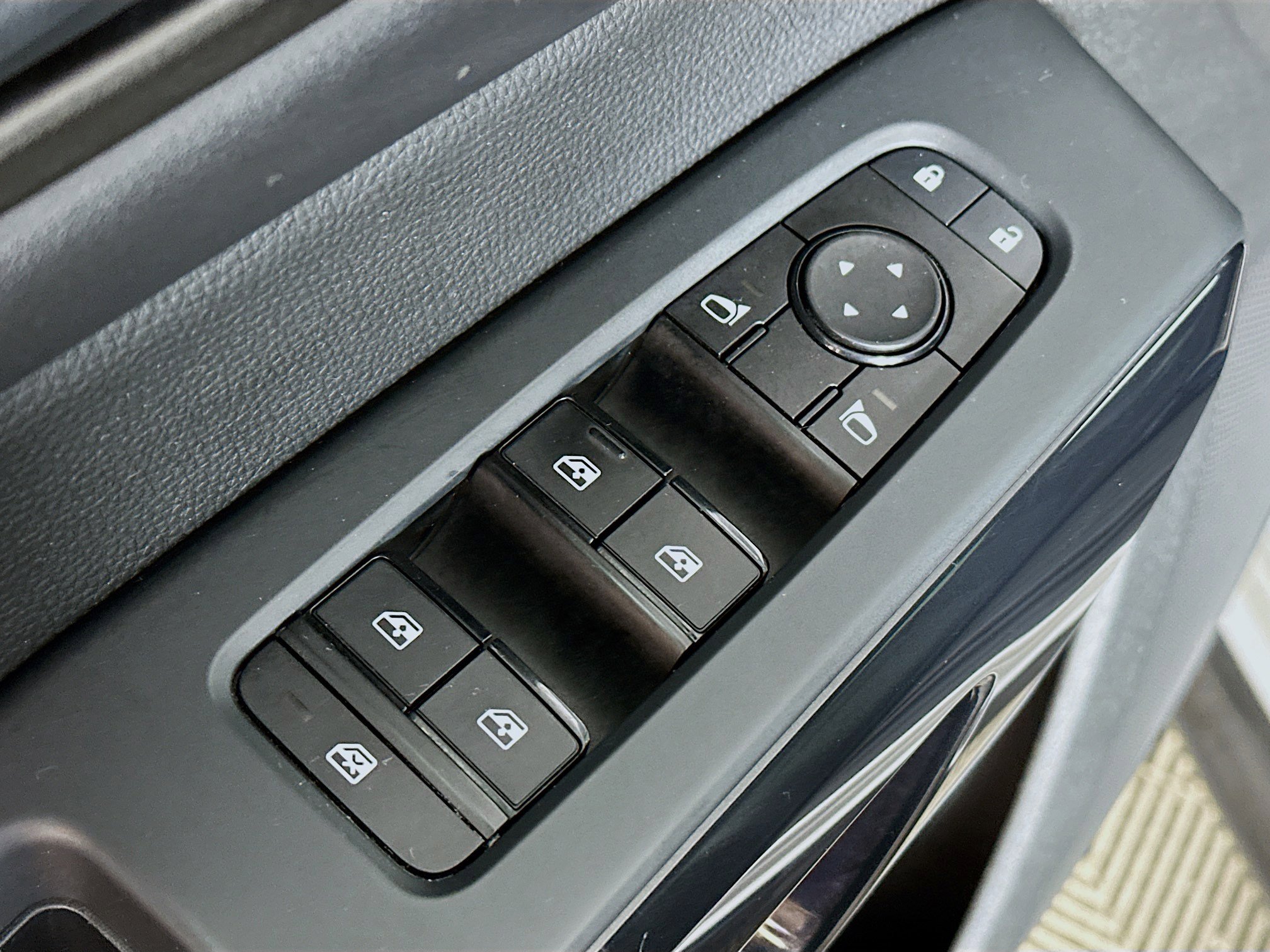 2023 Nissan Pathfinder SV photo 17