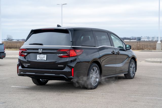 2026 Honda Odyssey Touring photo 5