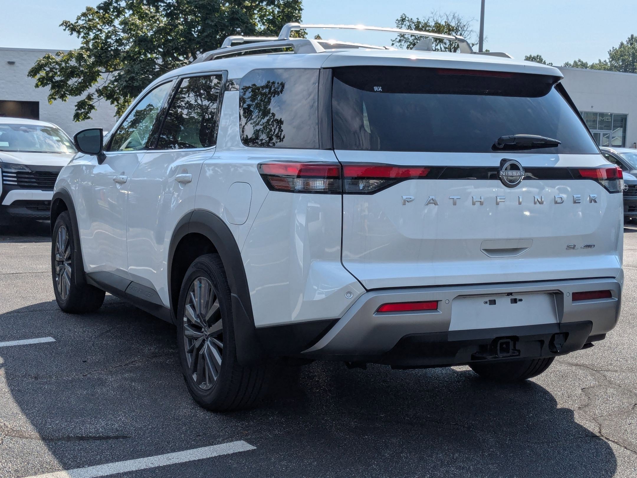 2025 Nissan Pathfinder SL photo 8
