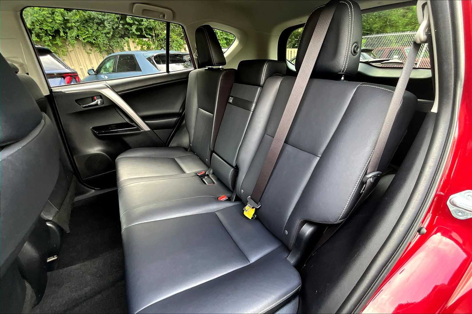 2018 Toyota RAV4 Hybrid Limited photo 18