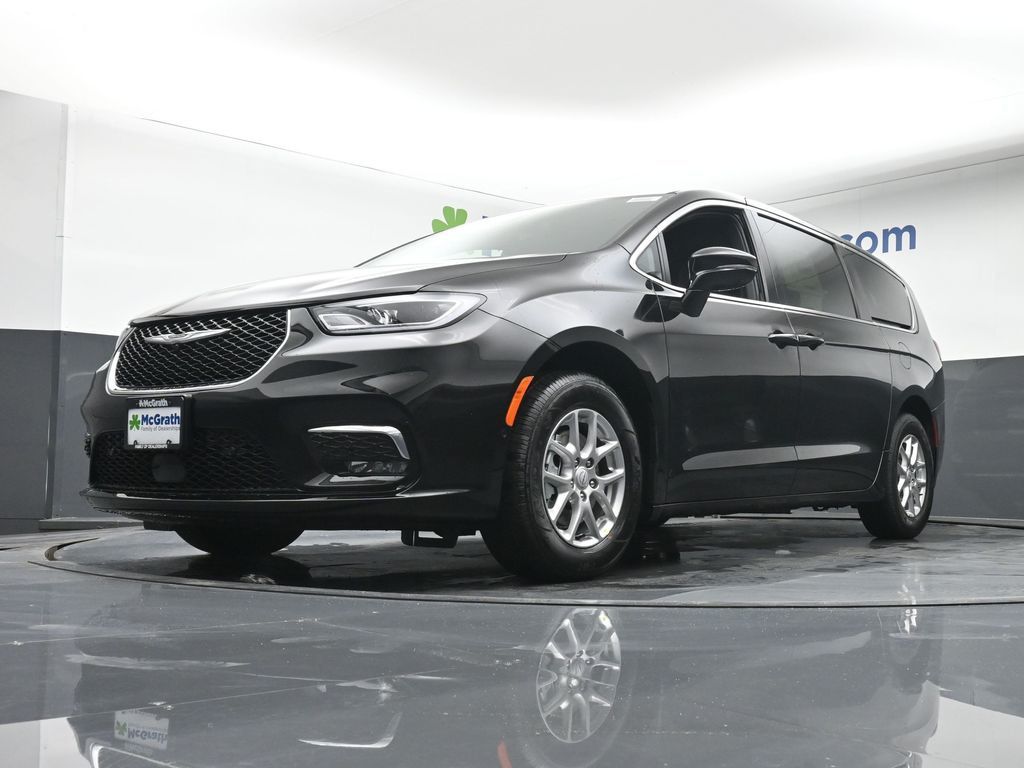 2025 Chrysler Pacifica photo 4