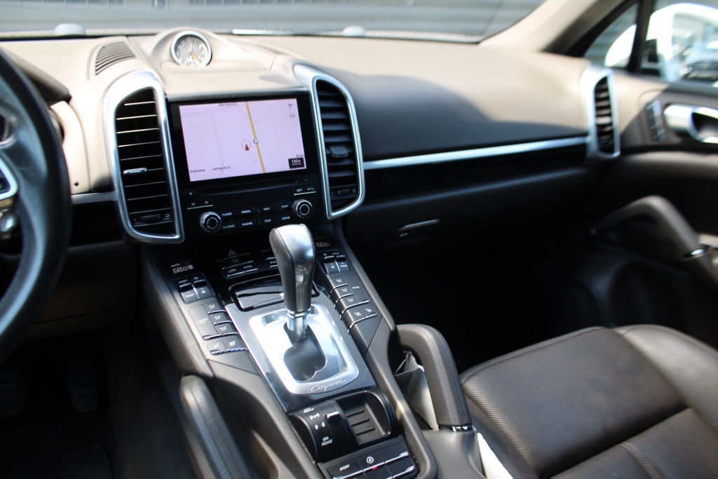 2017 Porsche Cayenne Platinum Edition photo 22