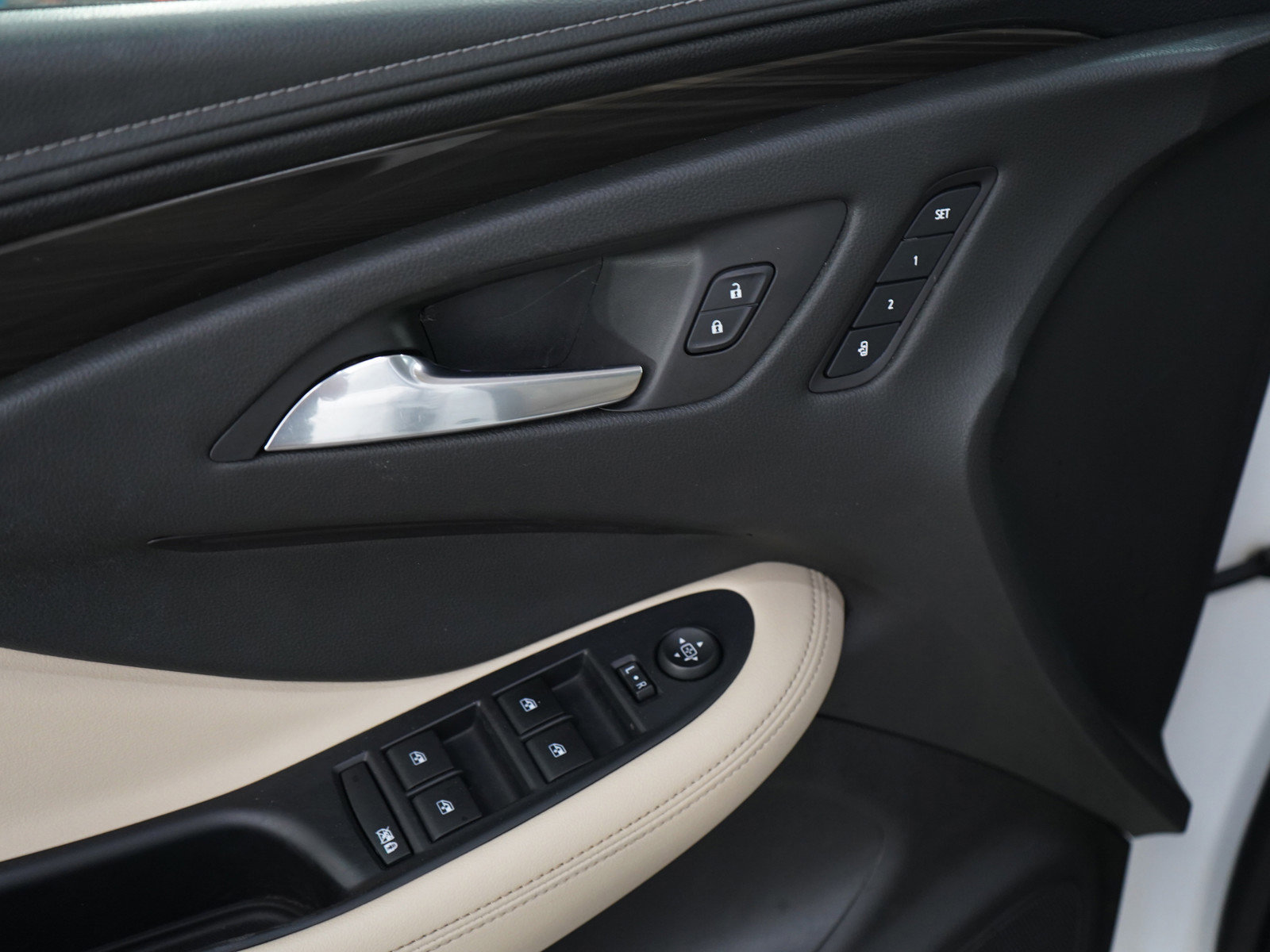 2020 Buick Envision Essence photo 19