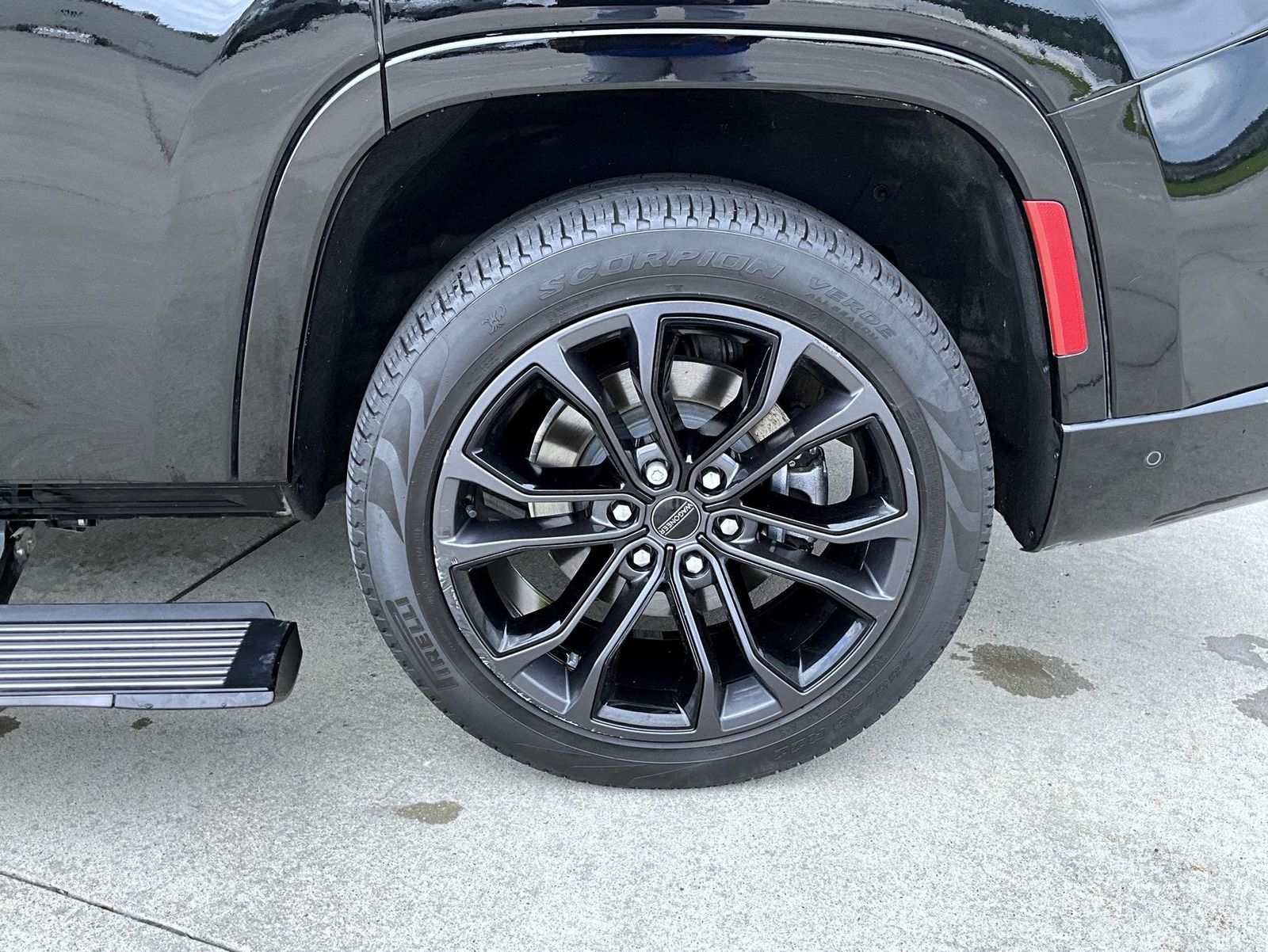 2023 Jeep Grand Wagoneer III Obsidian photo 24