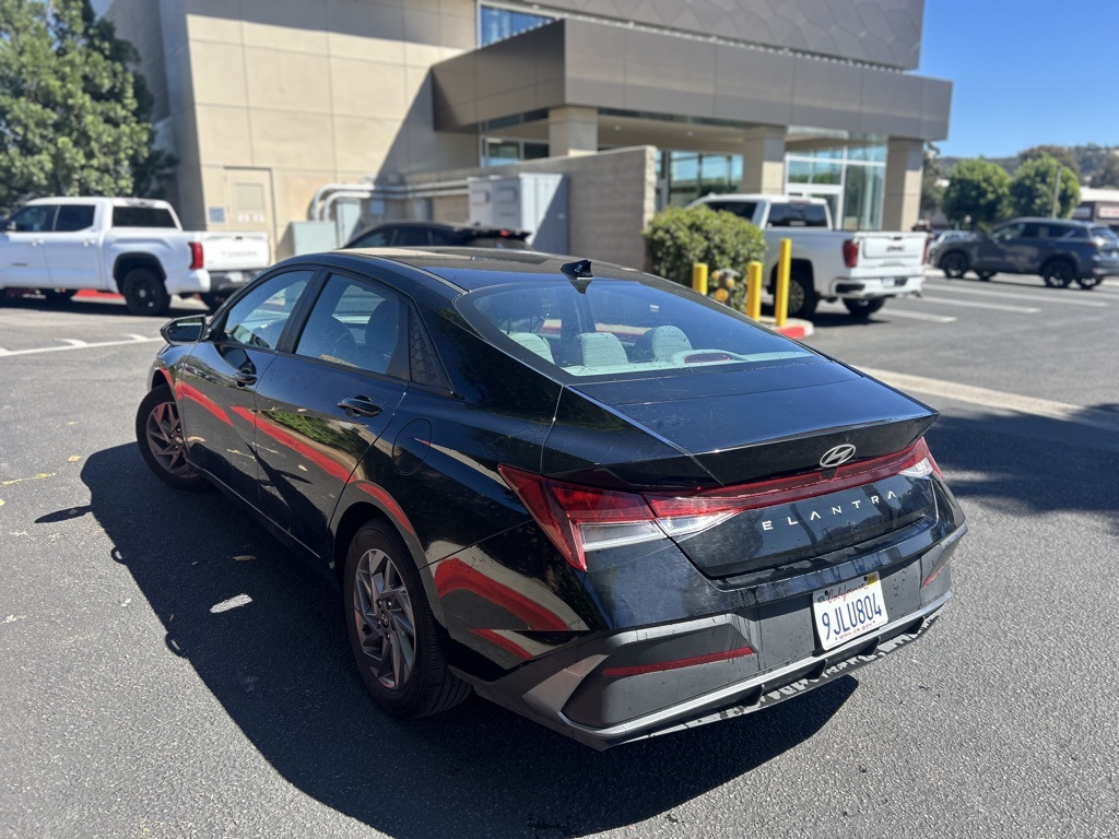 2024 Hyundai Elantra SEL photo 8