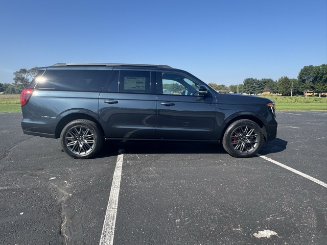 2025 Ford Expedition Platinum MAX photo 4