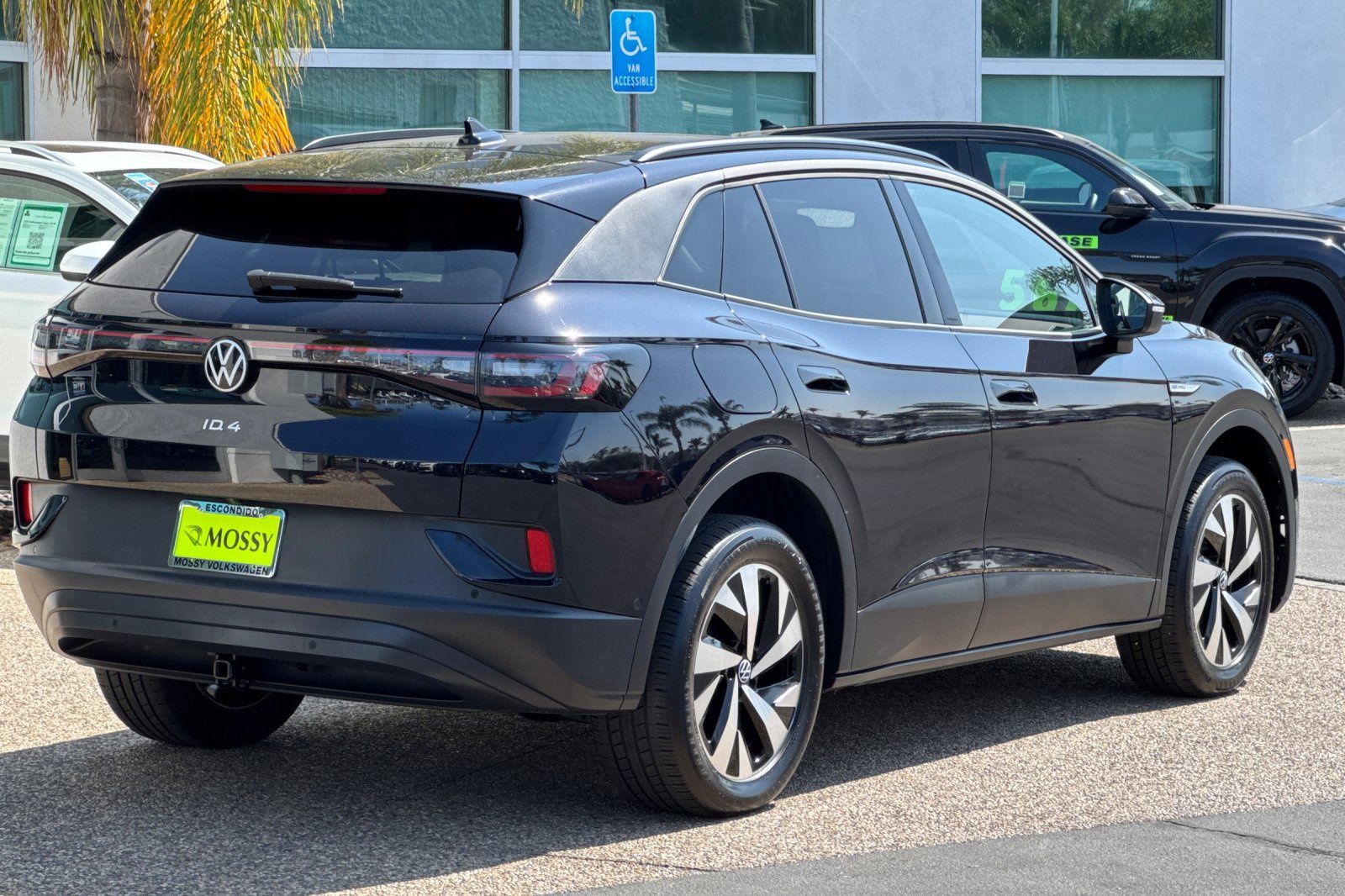 2023 Volkswagen ID.4 Pro photo 4