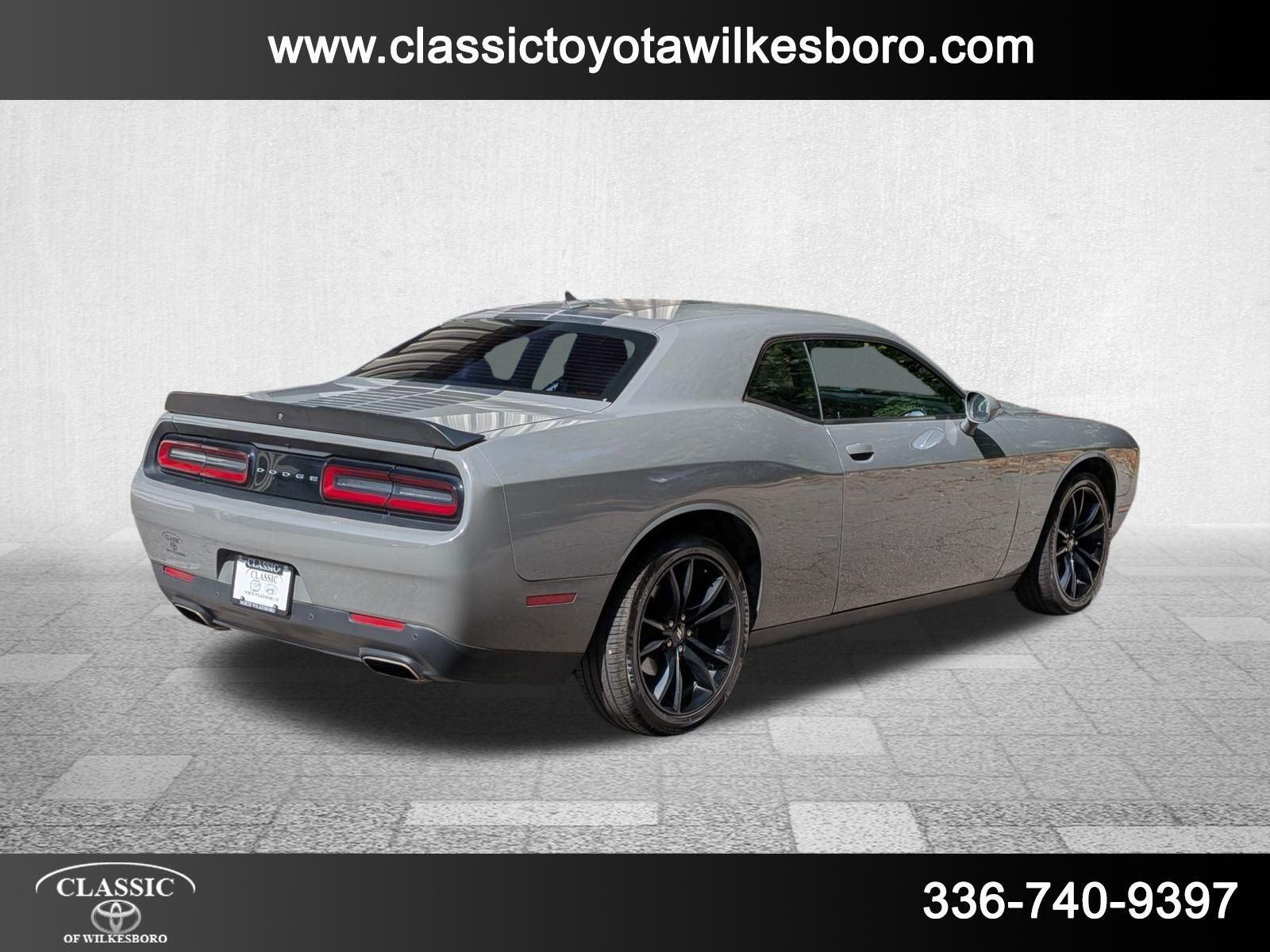 2017 Dodge Challenger SXT Plus photo 4