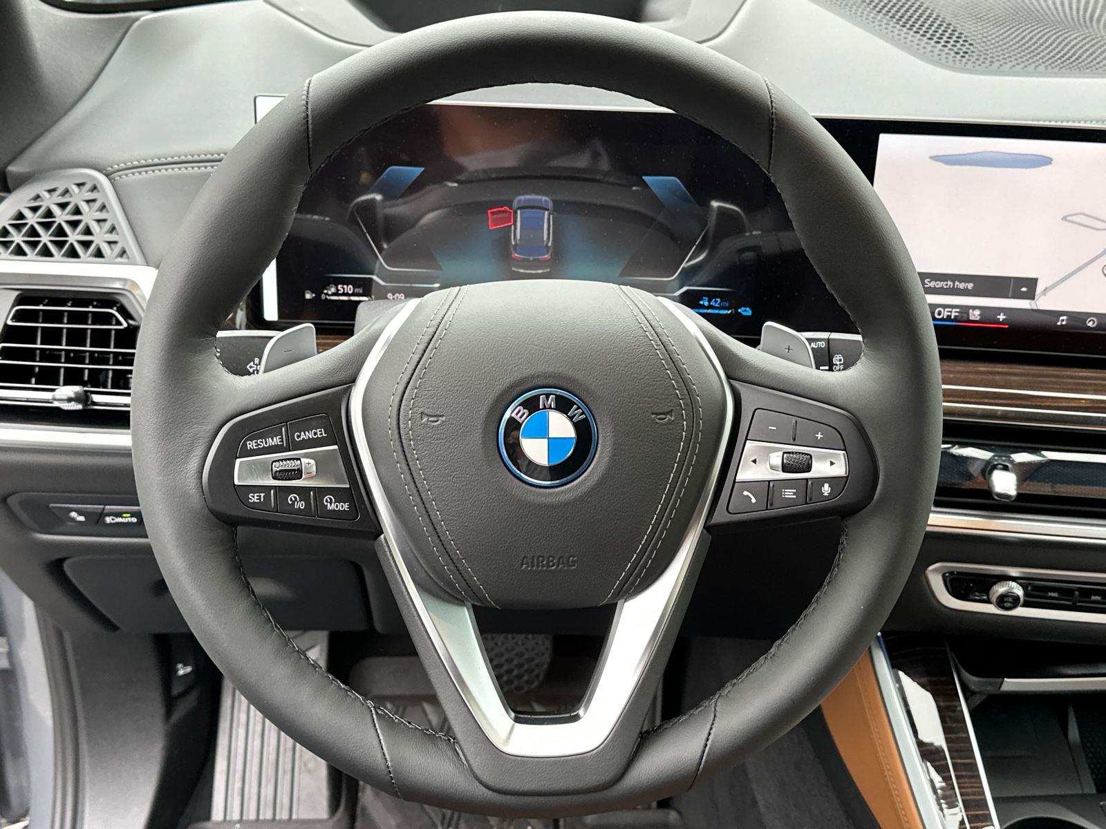 New 2025 Skyscraper Grey Metallic BMW xDrive50e image 4