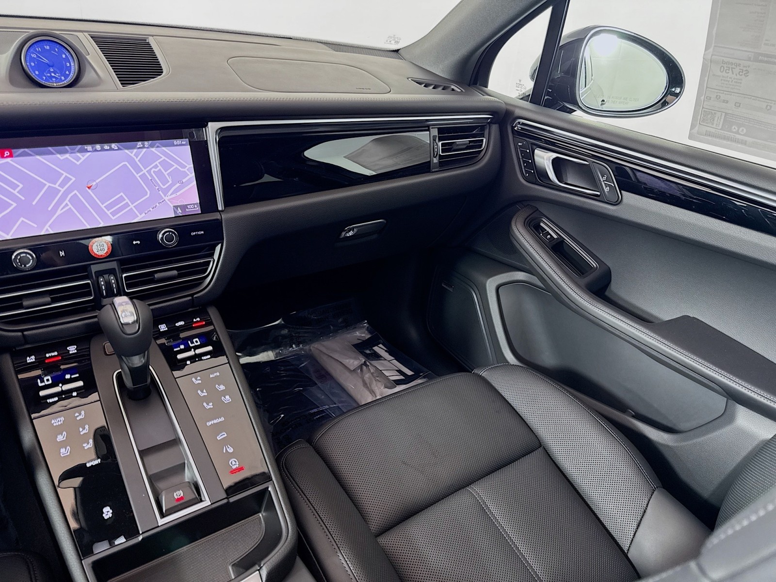 2025 Porsche Macan T photo 19
