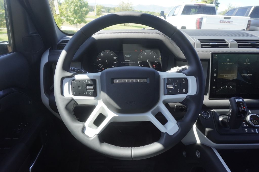 2025 Land Rover Defender 130 S photo 10