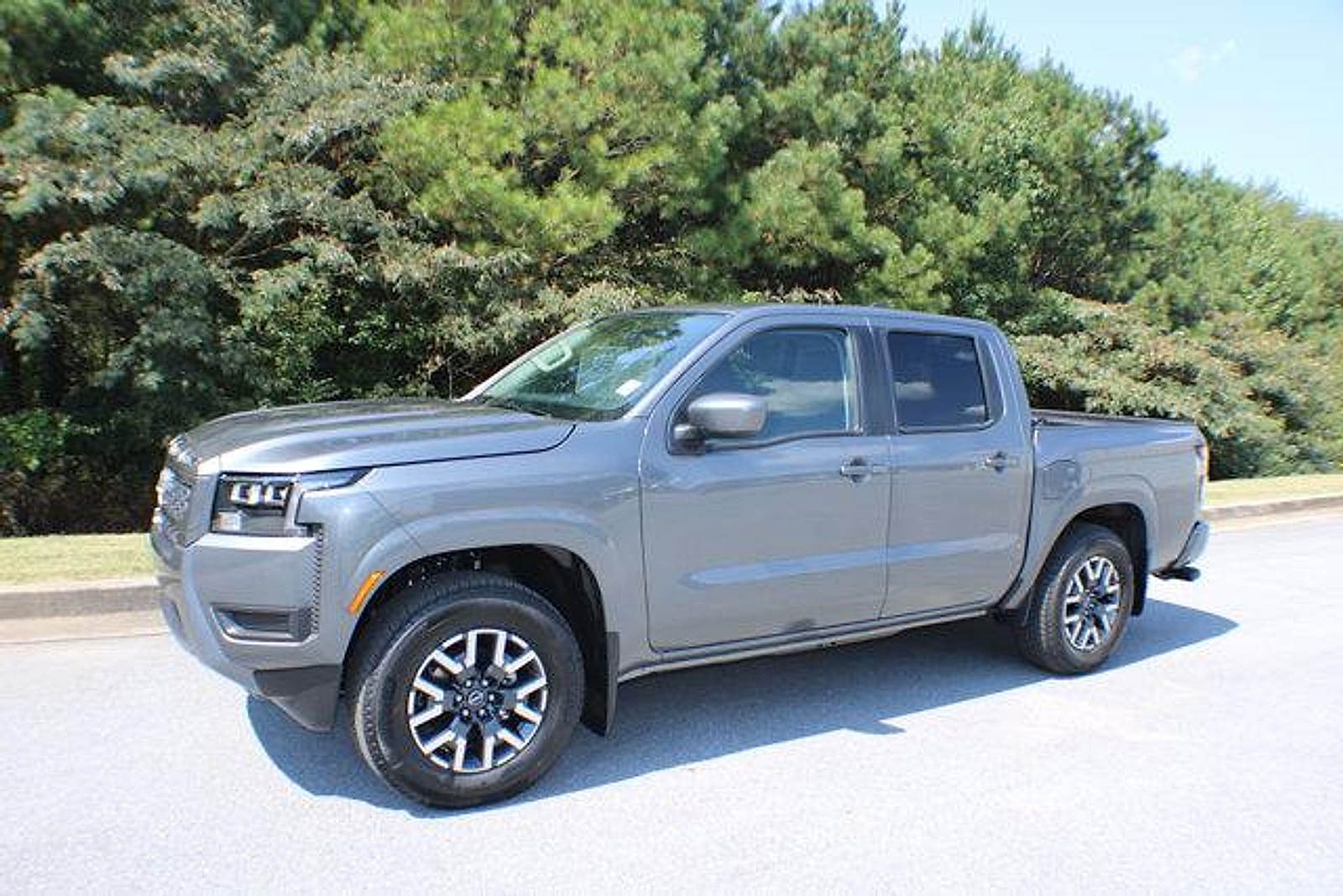 2026 Nissan Frontier SV photo 2