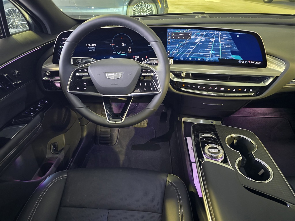 2025 Cadillac Lyriq Luxury photo 8