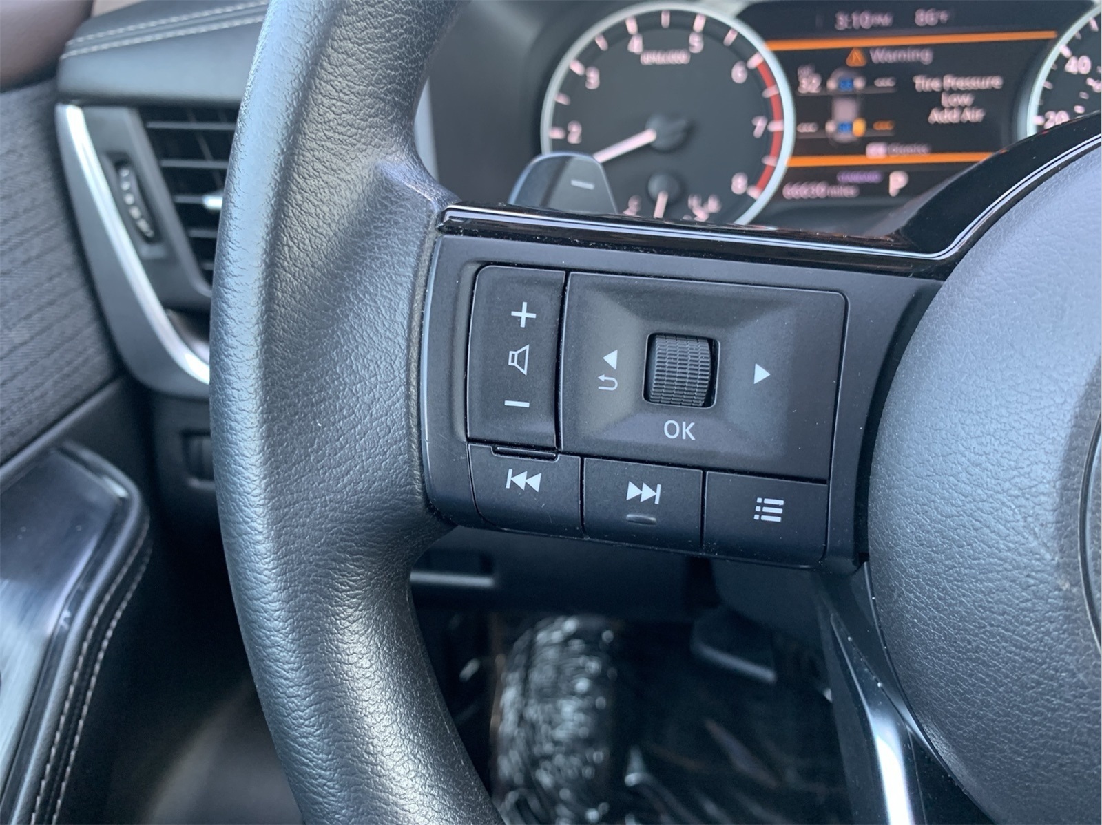 2023 Nissan Rogue SV photo 16