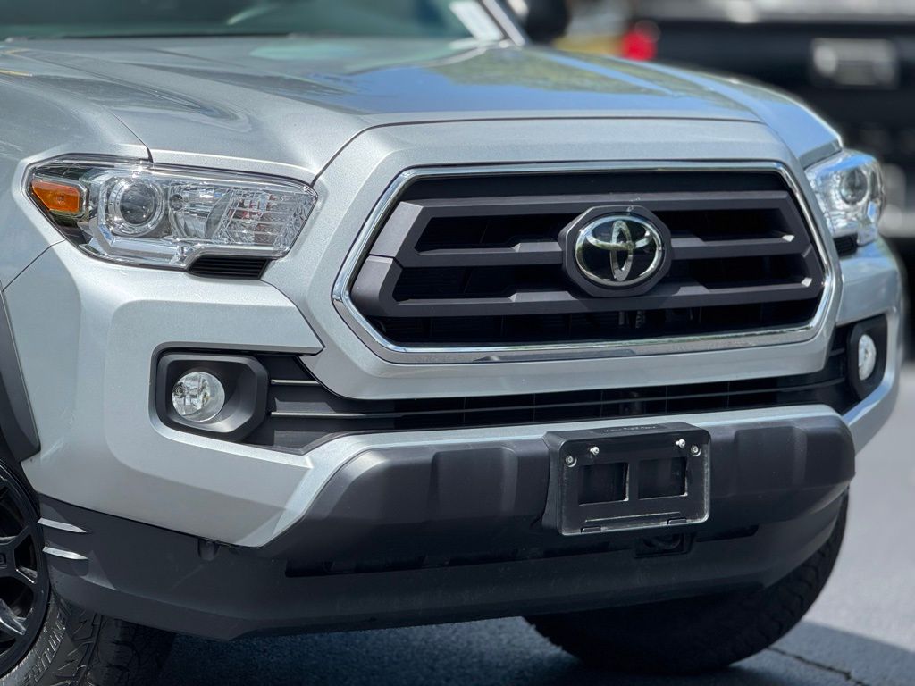 2023 Toyota Tacoma SR5 V6 photo 3