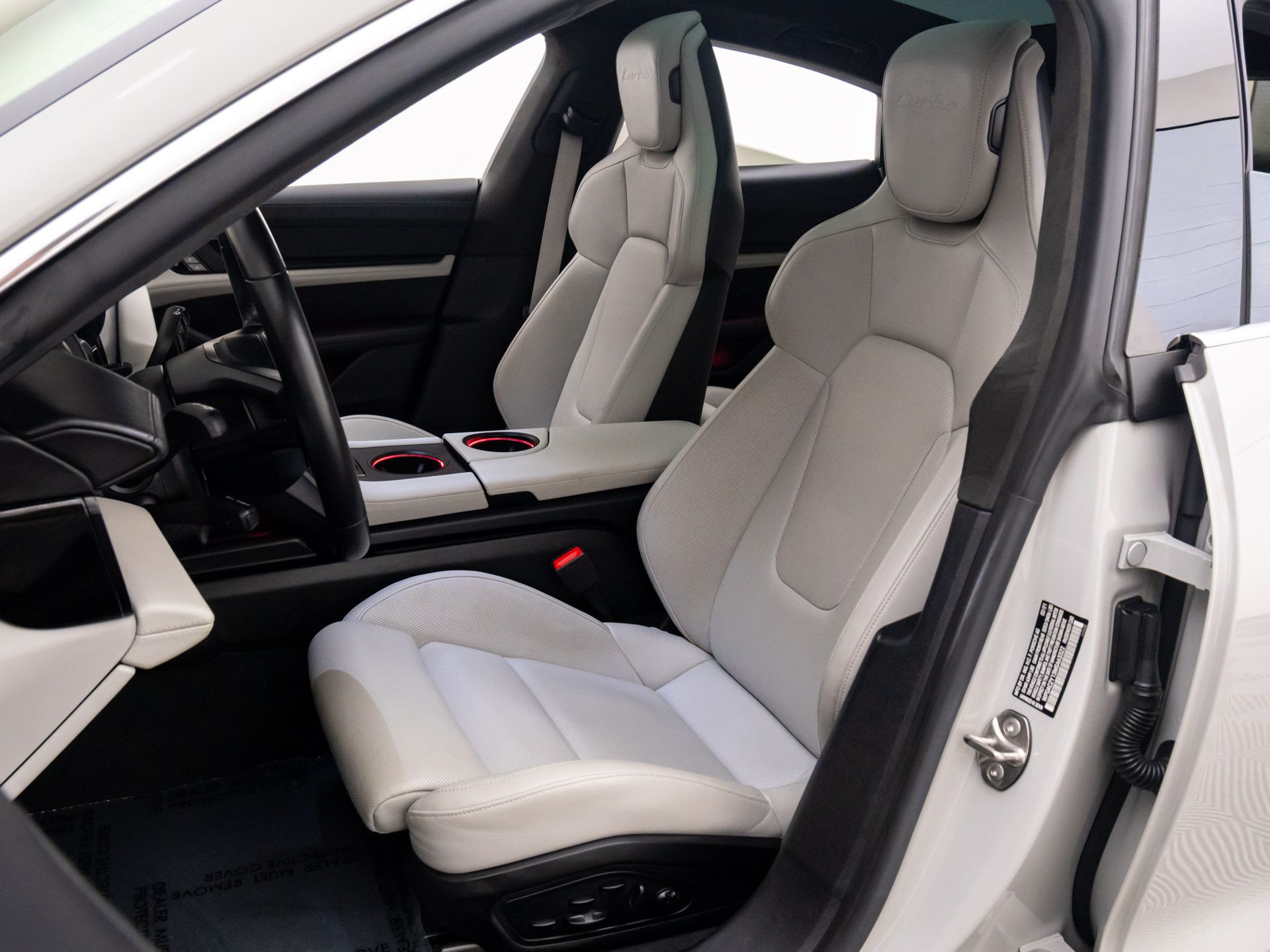 2021 Porsche Taycan Turbo photo 4