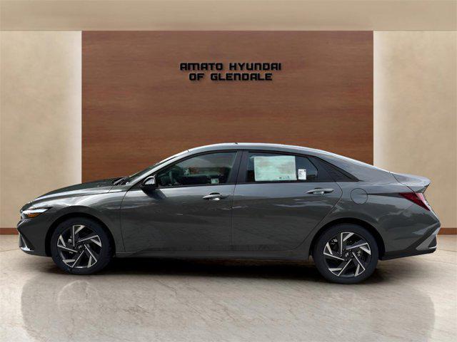 2025 Hyundai Elantra SEL Sport photo 2