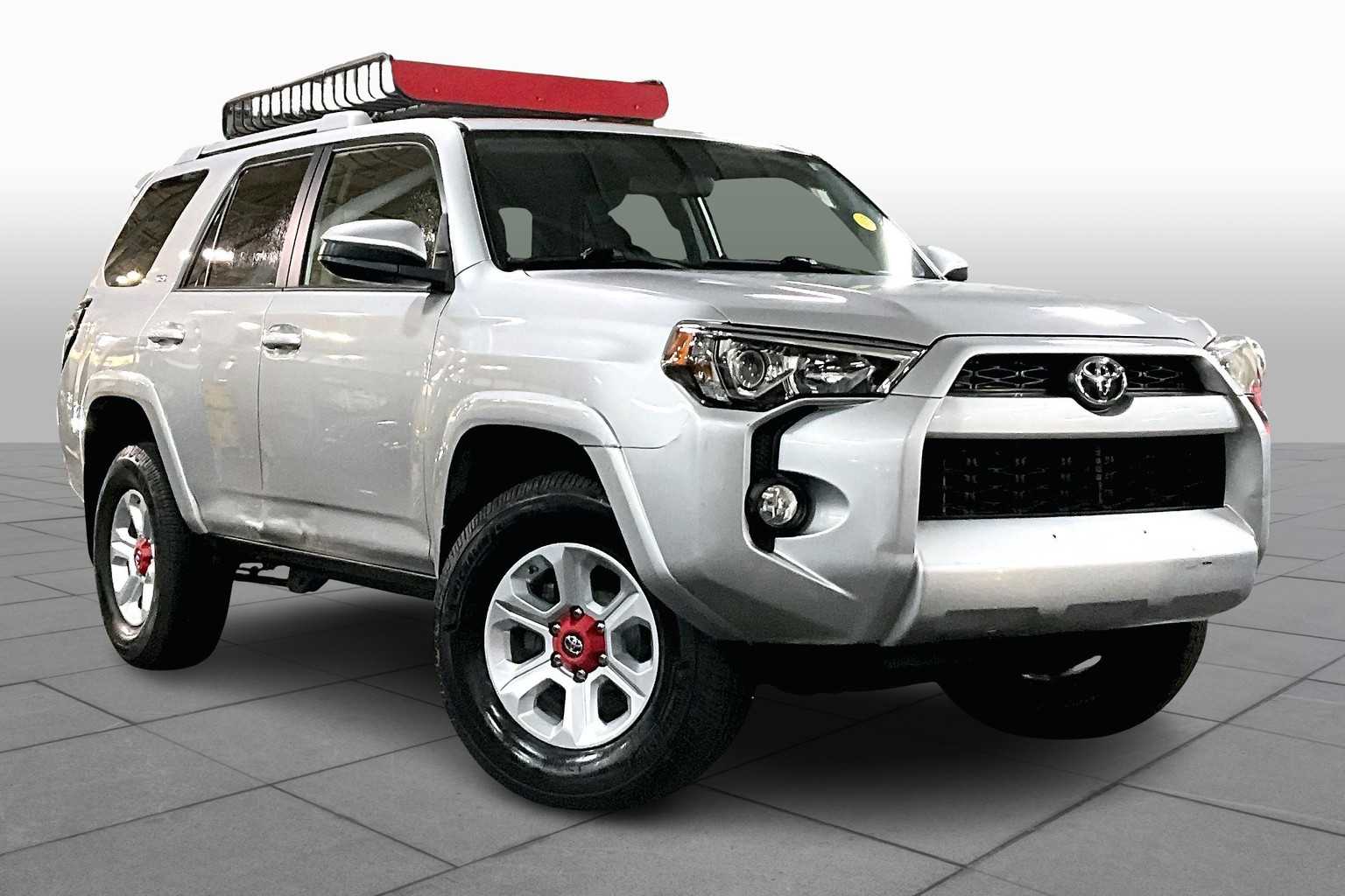 2018 Toyota 4Runner SR5 photo 2
