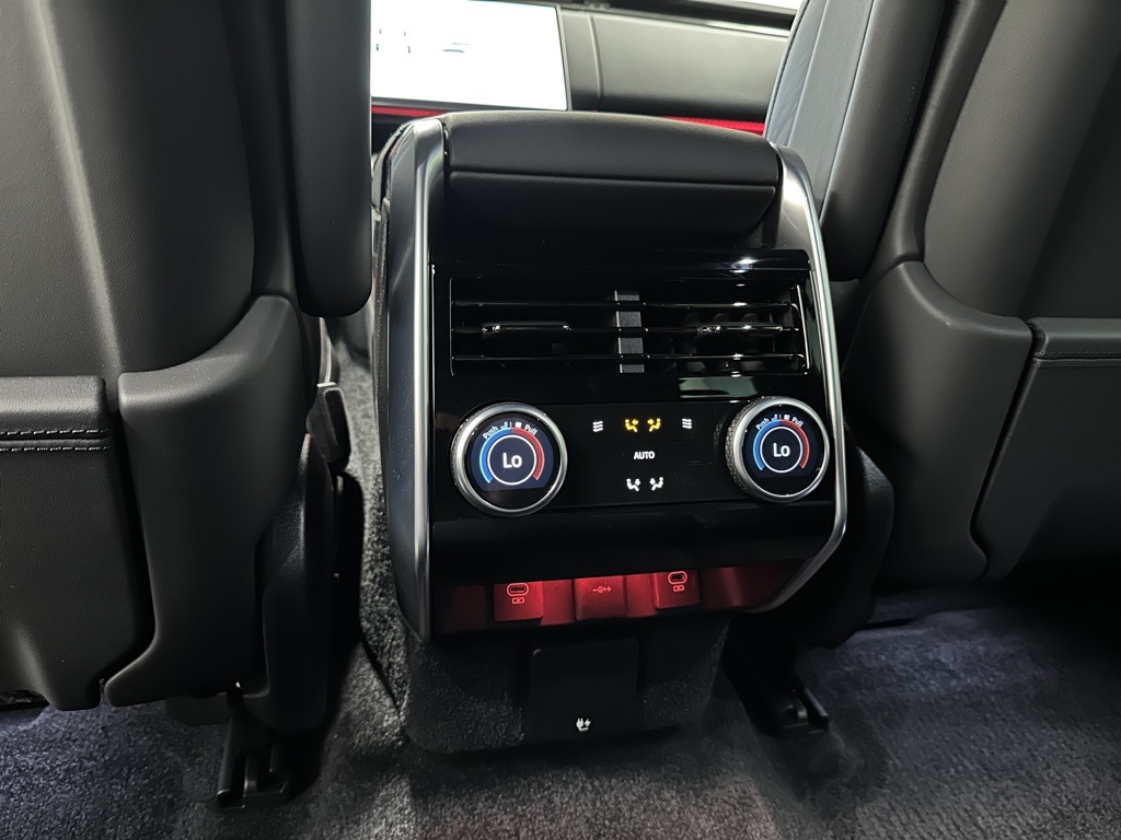 2023 Land Rover Range Rover SE photo 41