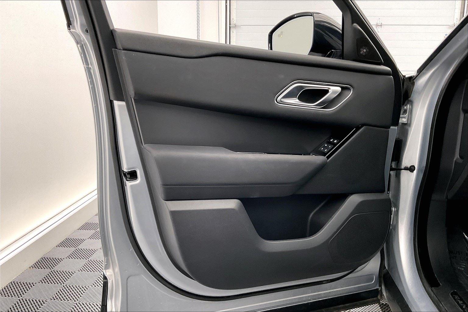 2025 Land Rover Range Rover Velar SE photo 20