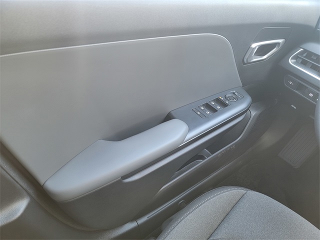 2025 Kia K4 LXS photo 29