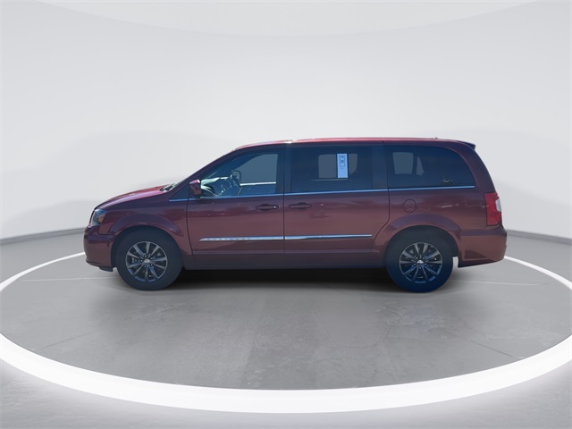 2016 Chrysler Town & Country S photo 4