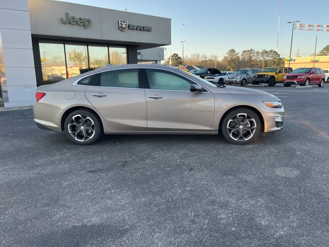 2023 Chevrolet Malibu 1LT photo 2
